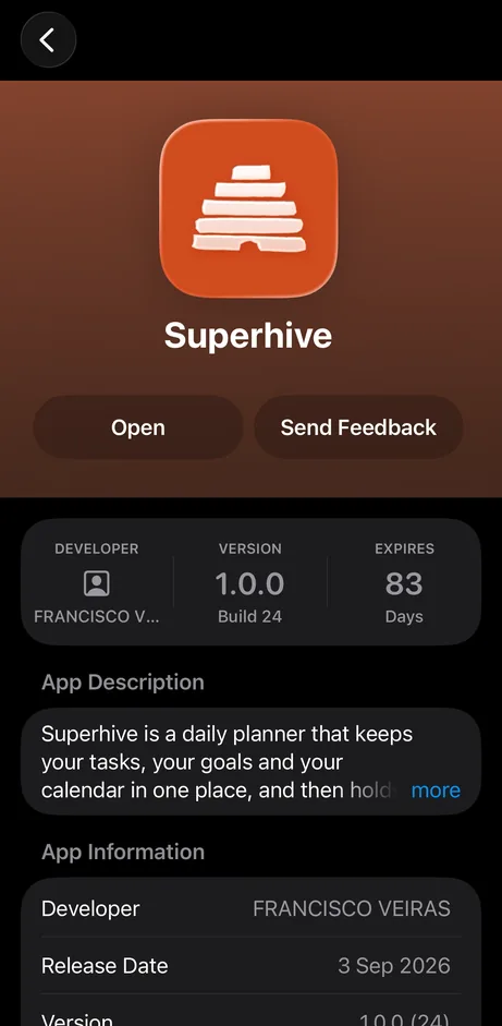 Superhive dentro do TestFlight, com os botões Abrir e Enviar feedback.